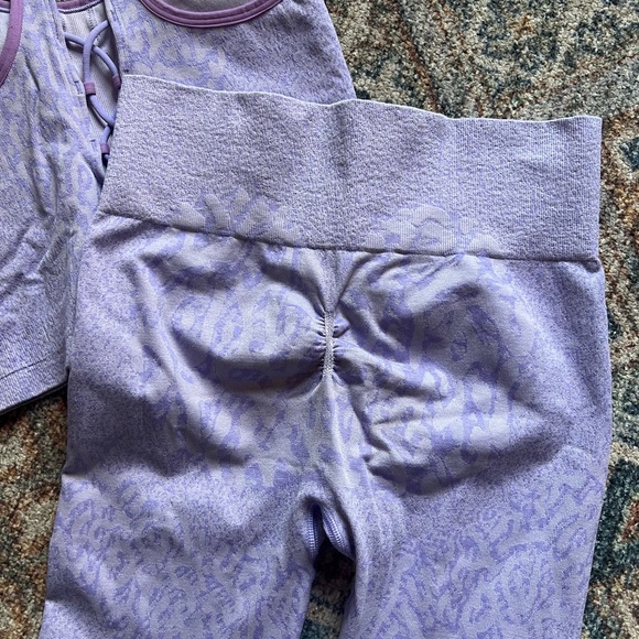 Gymshark Purple Leggings and Top Set - Picture 6 of 7